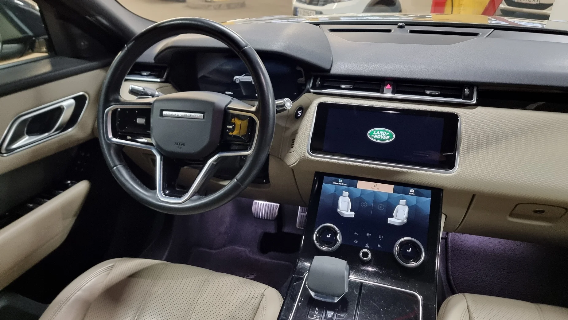 Land Rover Velar photo